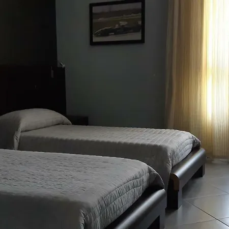 Hotel Saturday